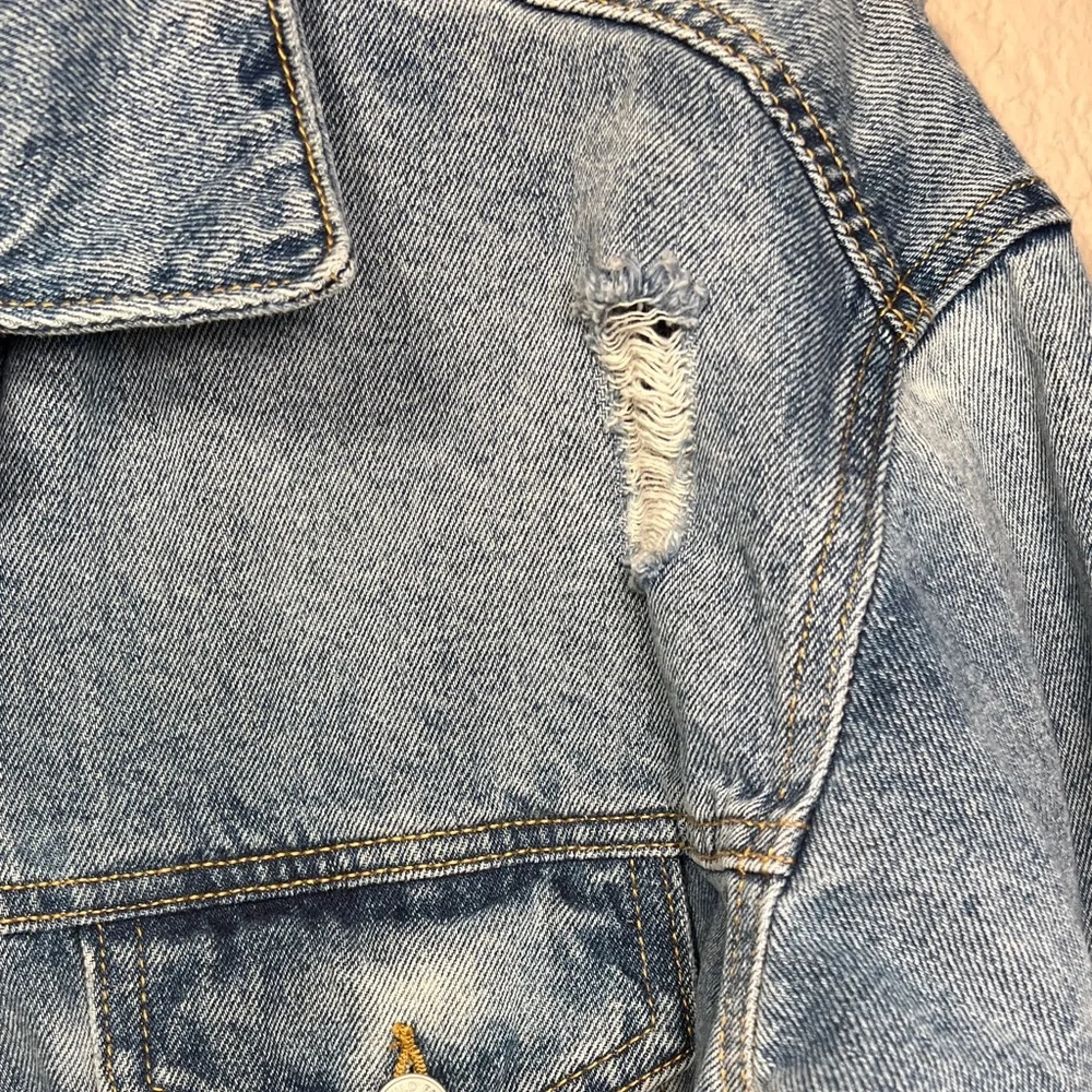 Wild Fable | 100% Cotton Denim Jean Jacket Coat Oversized Women XS Distressed - Picture 4 of 8